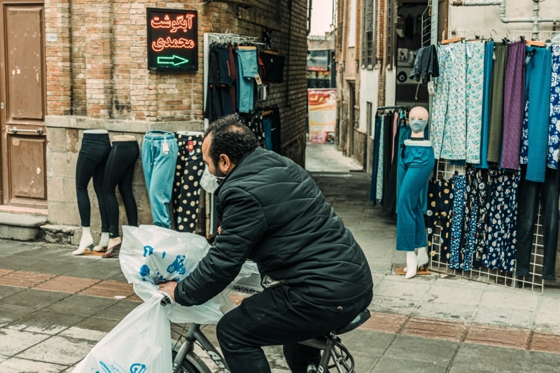 <p>İran'da bazı işletmeler ve devlet kurumları faaliyetlerine tekrar başladı</p>