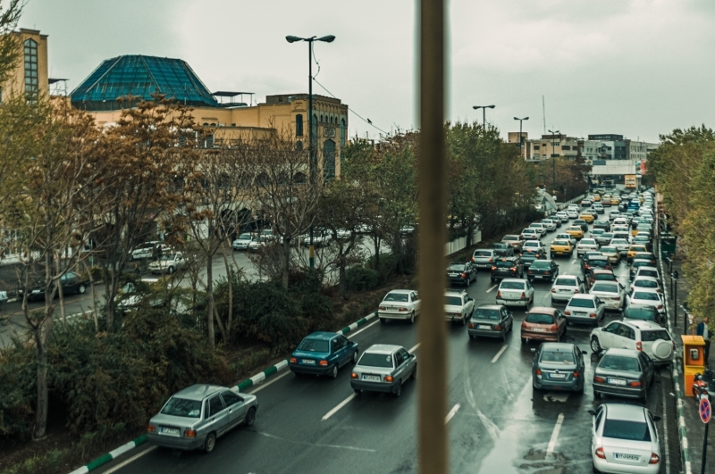 <p>İran'da bazı işletmeler ve devlet kurumları faaliyetlerine tekrar başladı</p>