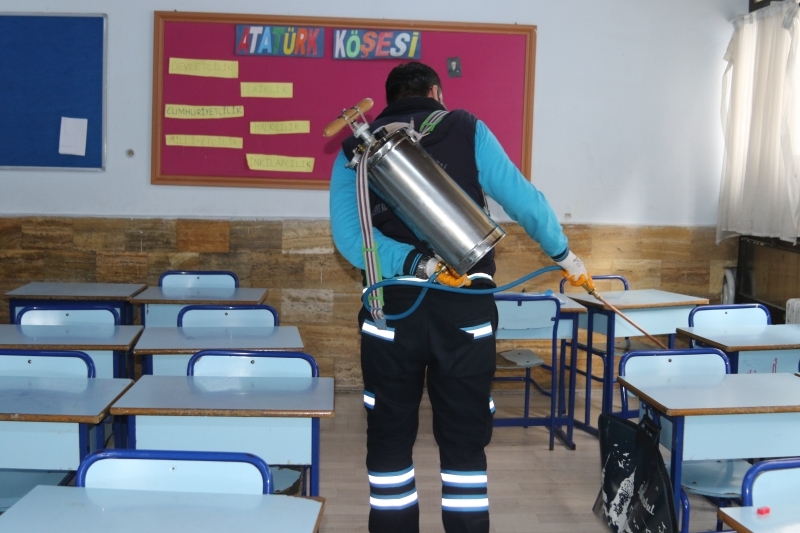 <p><b>TENEFF�S S�RELER� UZATILDI<br></b><p><b><br></b></p></p><p>Bir ders saati s�resinin eskisi gibi 40 dakika oldu�u ilk��retim kurumlar�n�n teneff�s s�relerine ili�kin d�zenleme yap�ld�.</p>