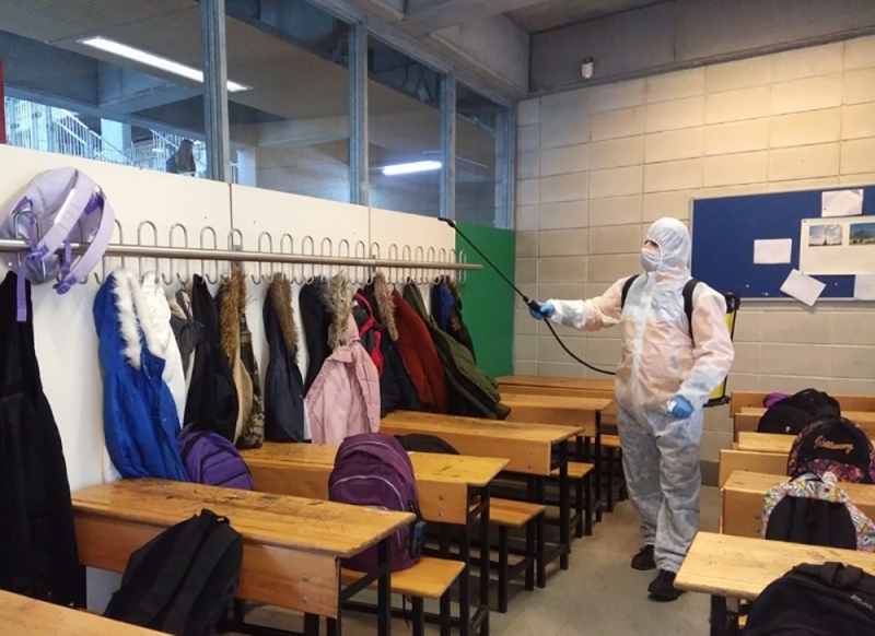 <p>Öğrencilerin yazd��� öyküler, en geç 12 Nisan'a kadar elektronik posta veya telefon arac�l�ğ�yla öğretmenlere ulaşt�r�lacak. G�nderilen eserler aras�ndan Bakanl�k Komisyonu taraf�ndan belirlenecek 100 eser, 23 Nisan'�n 100'�nc� y�l� dolay�s�yla oluşturulacak öykü kitab�nda yer alacak.</p>