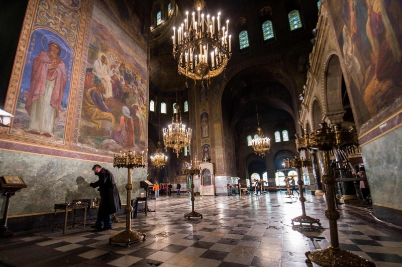 <p>Sofya'da Fakulteta, Zapaden Park, Filibe Stolipinovo gibi Roman mahallelerindeki bütün giriş çıkış noktalarına polis ve jandarma ekipleri yerleştirildi.</p>