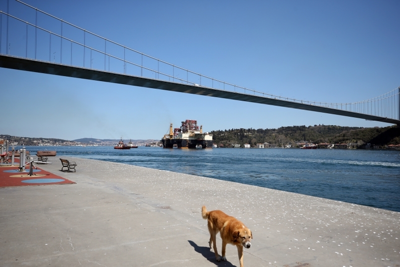 <p>Tekrar yükseltilen platform yaklaşık 6,5 saatte boğaz geçişini tamamladı.</p>