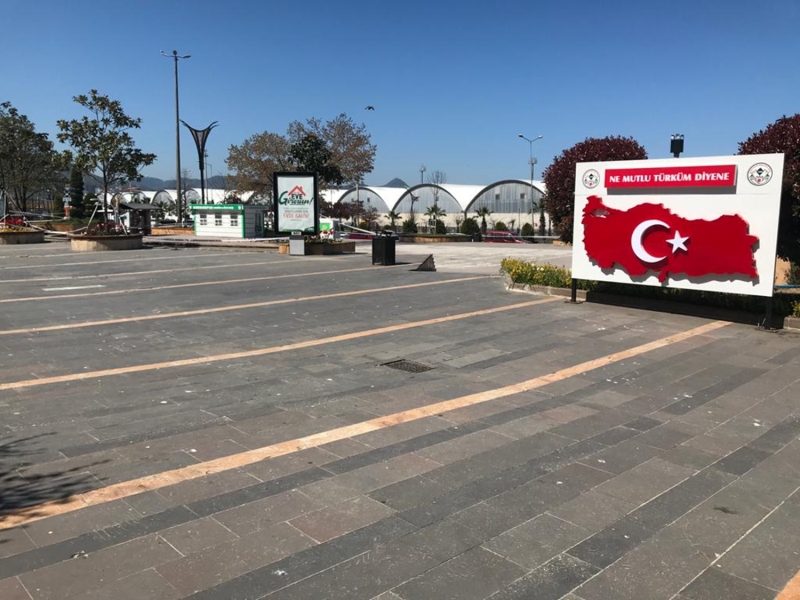 <p>Giresun'da Atatürk ve Osman Ağa Meydanlarında eskiye oranla sakin günler geçiriyor.</p>