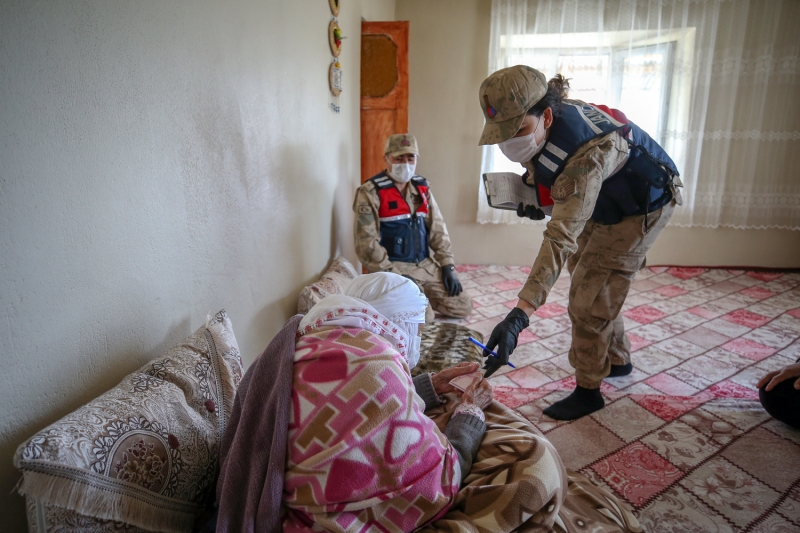 <p><b>- 'ALLAH DEVLET�M�ZE ZEVAL VERMES�N'</b><br></p>