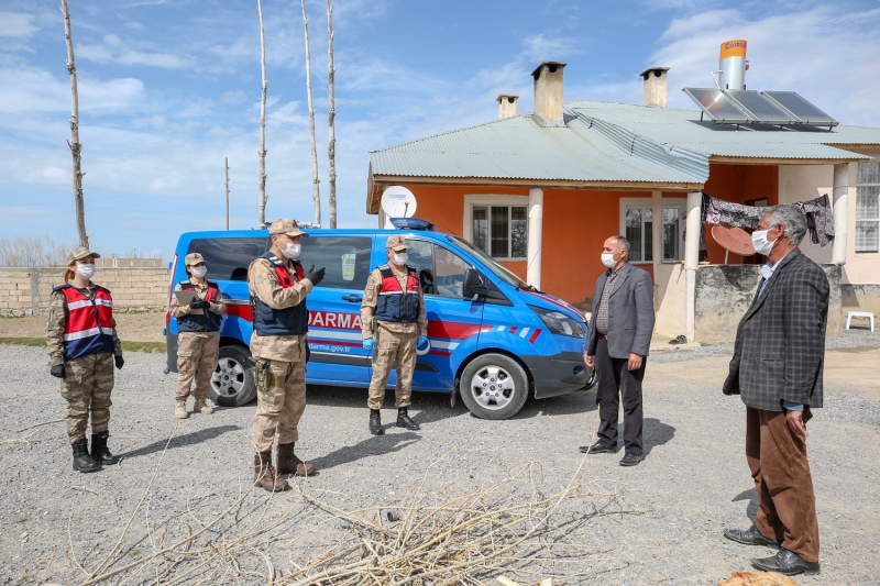 <p>Mahalle Muhtar� Hudeda Efe de devletin ya�l�lar� �ok �nemsedi�ini belirterek, �unlar� kaydetti:</p>