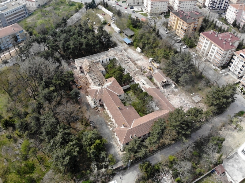 <p>128 yıllık tarihi olan hastanede yapılacak olan restorasyon çalışmalarının 45 gün içerisinde bitirilmesi planlanıyor.</p><p><br></p><p>(İHA)</p>
