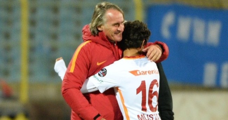 <p>Sarı-kırmızılı ekipte gelişim liglerinde forma giyen Mustafa, gösterdiği performansla altyapı sorumlusu olan Hollandalı teknik adam Jan Olde Riekerink'in beğenisini kazandı.</p>