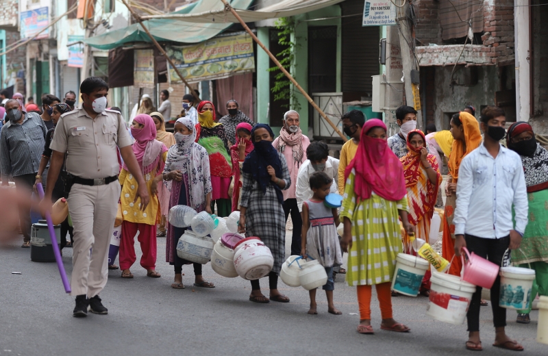 <p>Yeni Delhi'de Kovid-19 tedbirleri</p>