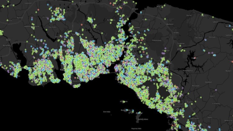<p>Sz konusu sitede vaka saysnn az olduu yerler mor ile younluun fazla olduu yerler krmz ile gsteriliyor. Zoom yaparak yaadnz blgedeki cadde ve sokaklara kadar vakalar ayrntlaryla grmek mmkn.</p>