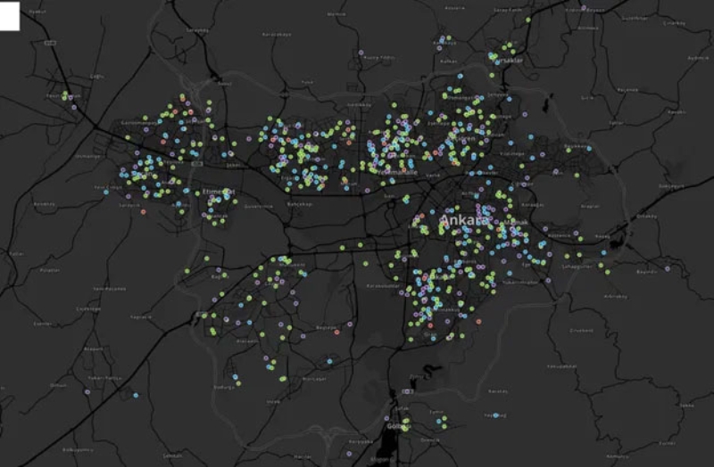 <p>zmir koronavirs younluk haritasnda en ok vakalarn Konak ilesine bal Mithatpaa Caddesi ile Karabalar ilesine bal hsan Alyanak Mahallesi arasnda olduu grlyor.</p>