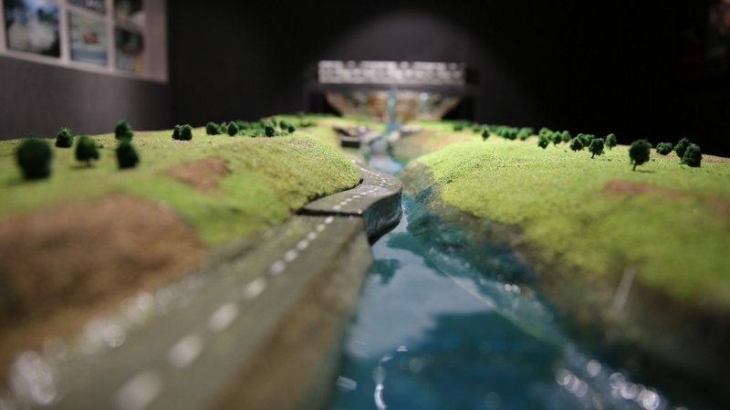 <p>Bu kapsamda Devlet Su İşleri Genel Müdürlüğü tarafından ülkedeki taşkın olaylarına dikkati çekmek ve halkı bilinçlendirmek için dünyadaki ilk Taşkın Müzesi kurulum çalışmaları kapsamında dünyada bir ilk olma özelliği taşıyan, ’Taşkın Müzesi’ tamamlandı.</p>