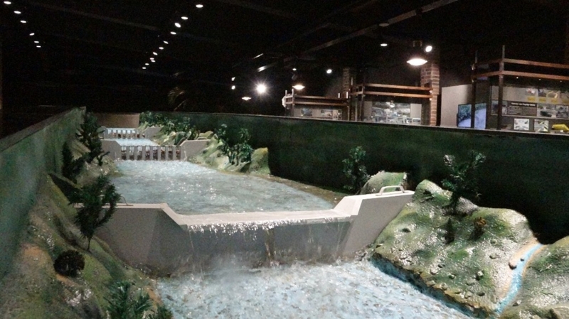 <p>Müzede; taşkına sebebiyet vermemek, taşkından korunmak ve taşkın anındaki davranışlar ile ilgili aktivasyon alanları, simülasyonlar, deneysel setler ile dünya genelinde son yıllarda uygulanmaya başlanan yenilikçi taşkın kontrol tesisleri, gibi pek çok farklı bölüm yer alıyor.</p>