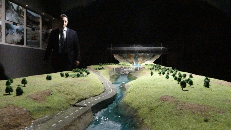 <p>Korona virüs salgınının sona ermesiyle birlikte vatandaşların ziyaretine açılacak olan ’Taşkın Müzesi’ basın mensuplarına tanıtılırken, müzede, geçirgen bent hidrolik modeli, yenilikçi ve klasik taşkın/rusubat kontrol tesis tipleri, interaktif nehir ve şehir taşkını modeli, heyelan-taşkın etkileşim modeli, 1929 yılı Of heyelan/taşkın maketi, bilgilendirme sinema salonu, acil müdahale timi odası, sanal gerçeklik taşkın odası, taşkın teknik bilgilendirme bölümü, tarihi taşkınlar bölümü, taşkında davranış bölümü ve erken uyarı simülatörü yer alıyor.</p><p><br></p><p>Müzede dokunmatik harita ile ziyaretçiler evlerinin taşkın tehdidinde olup olmadığına da bakabilecek.</p>