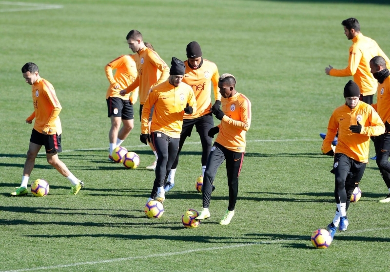 <p>Transfer sezonunun açılması halinde satılması ve kulübe gelir getirmesi düşünülen, kontratları sona erecek olan ya da ilk 11’den ziyade rotasyon oyuncusu olarak görev yapan isimlere daha farklı teklifler yapılacağı da gelen haberler arasında.</p>