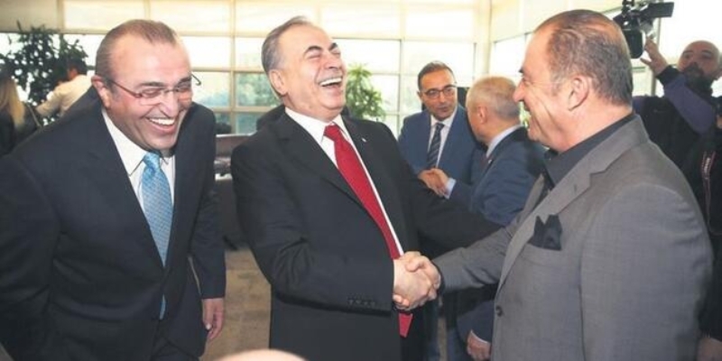 <p>Yenilere 1.5 milyon Euro limit</p><p><br></p><p>Bundan sonra yapılacak transferlerde ise 1.5 milyon Euro limiti yine gündemde olacak. Listedeki futbolculara her zaman taban fiyattan teklif sunulacak. Ancak takıma seviye atlatacağı düşünülen yıldızlar için bu limit esnetilecek. </p>