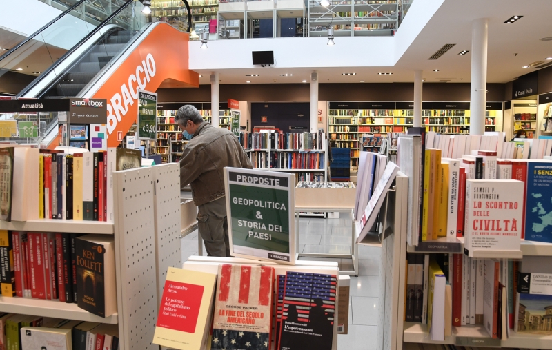 <p>İtalya'da bazı işletmeler tekrar açılıyor</p>