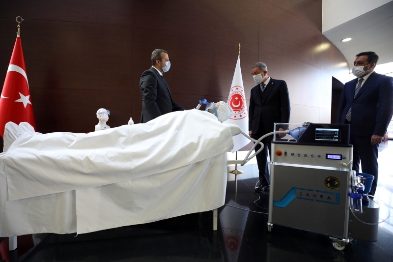 <p>Pandemi ile alakalı kurulacak sağlık ve bakım üniteleri, askeri üs bölgeleri veya kışlaların sağlık birimleri, sahra hastaneleri, hastaneler, acil servis yoğun bakımlarının yanı sıra ambulans ve evler Sahra'nın temel kullanım alanları arasında yer alıyor.</p>