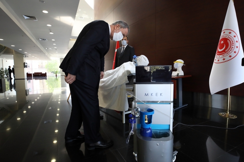 <p>Terhis ve celplerin ertelenmesine yönelik Cumhurbaşkanı Kararı'nın Resmi Gazete'de yayımlandığının hatırlatılması üzerine ise Bakan Akar, kararın, hayırlı ve uğurlu olması temennisinde bulundu. Bu konuyla ilgili daha önce geniş açıklamalarda bulunduğunu hatırlatan Akar, şunları kaydetti:</p>