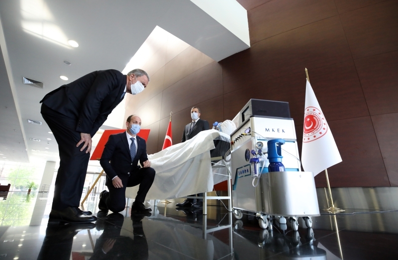 <p>Tasarımından yazılımına kadar tamamen Türk mühendisleri tarafından üretilen Sahra, modüler yapıya sahip. Yerli ve milli üretim olan mekanik solunum cihazı ile kaynakların yurt içinde kalması da sağlandı.</p>