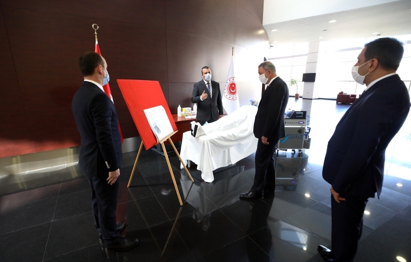 <p>Nefes darlığı ve kandaki oksijen oranı düşüklüğünden dolayı ağırlaşan bir Kovid-19 hastasına temel solunum desteği sağlama özelliğine sahip cihaz, solunum yetmezliği çeken diğer hastalar için de kullanılabilecek.</p>