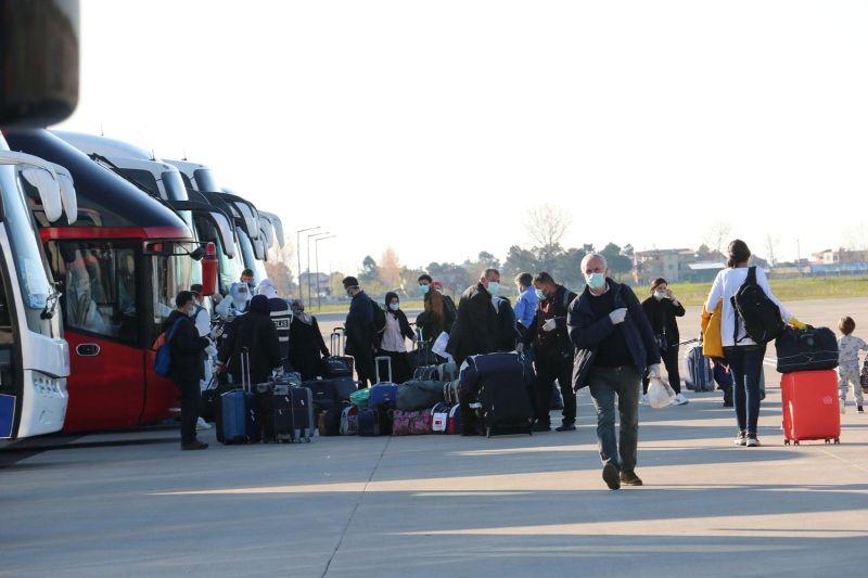 <p>Yaplan salk kontrollerinin ardndan 346 kii otobsler ile  Tokat’a doru yola kt.</p>