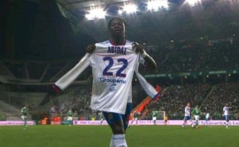 Sol bek - Eric Abidal<br>