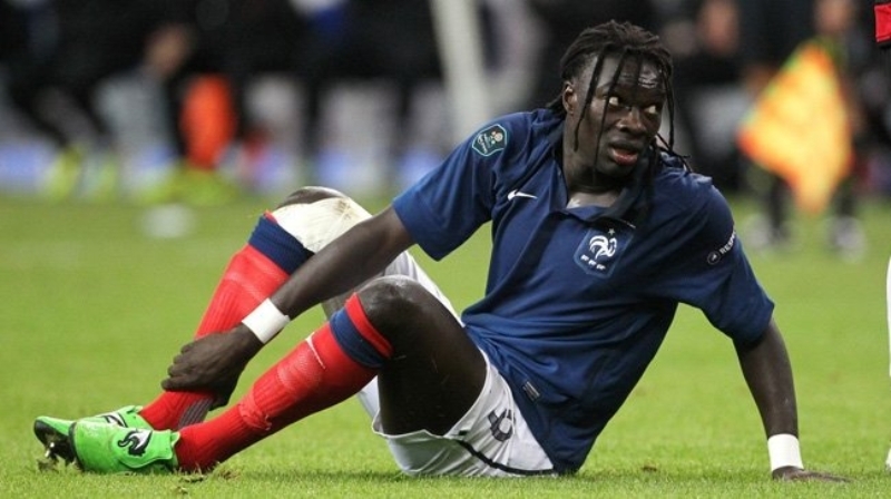 <p>Galatasaray'a dnp dnmeyecei belirsizliini koruyan golc oyuncu lkesi Fransa'da yayn yapan France Football'a verdii rportajda en iyi 11'ini aklarken eski takm Galatasaray'dan da iki isme yer verdi.<br></p>