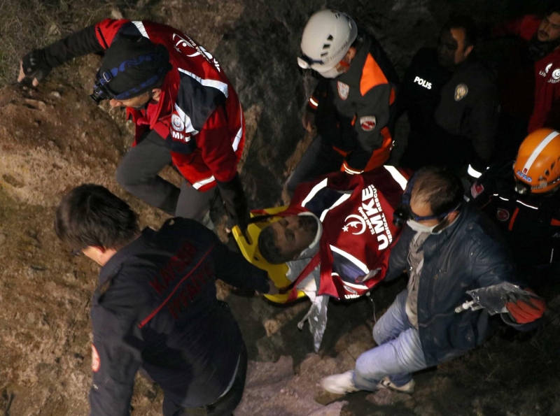 <p> Akbulut'un arkadaşları durumdan korkarak olay yerinden kaçtı. </p>