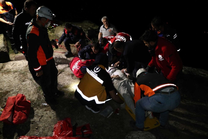 <p>Ekipler mahsur kalan Akbulut'u kurtarmak için çalışma başlattı. </p>