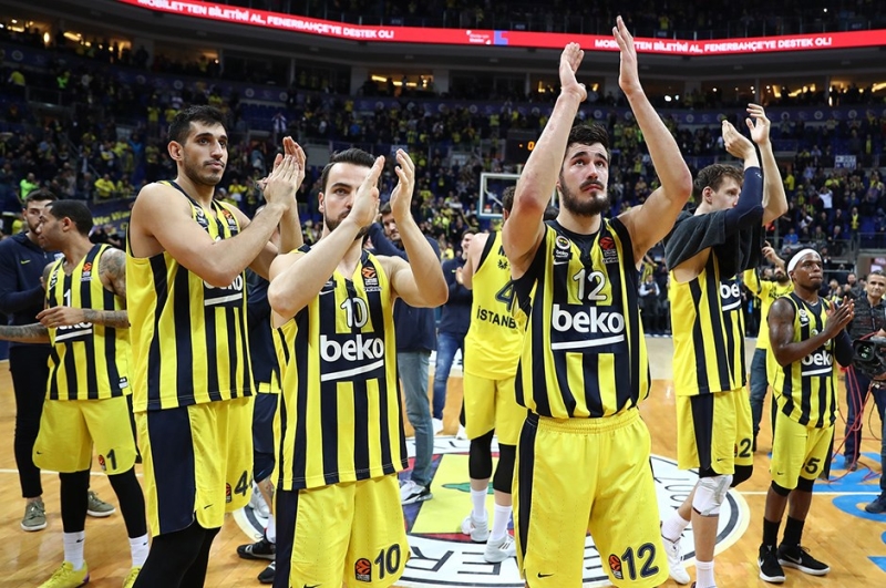 <p>Fenerbahe ynetimi, futbolun yan sra basketbol ve voleybol ubelerinde de yksek cretler alan oyuncularn menajerleriyle cret indirimini grecek.</p>