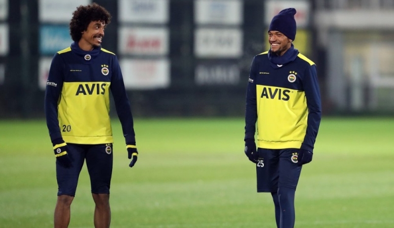 <p>BREZLYA'DAK ALT LG FUTBOLCULARINA DESTEK </p><p><br></p><p>zellikle alt liglerde oynayan Brezilyal oyuncular, eski alacaklarn brakma anslar olmad iin zelikle byk takmlarda oynayan vatandalarndan bu konuda destek istediler. st liglerde oynayan Brezilyallar da bu istei kabul etti</p>