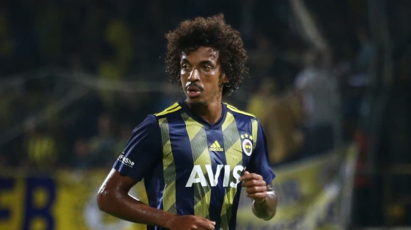 <p>Sezon banda 6 milyon Euro karl Marsilya'dan transfer edilen Gustavo, Fenerbahe formasyla kt 28 mata 2 gol atp 1 de asist yapt.</p>