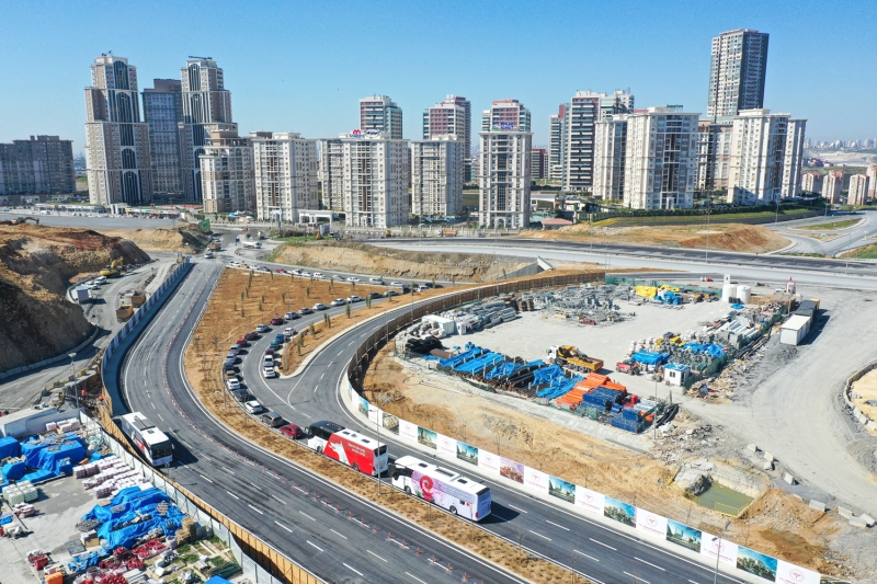 <p>Ba�ak�ehir �kitelli �ehir Hastanesi ve yap�m� Ula�t�rma ve Altyap� Bakanl���nca �stlenilen viyad�k ve ba�lant� yollar�n�n in�aat�nda hummal� �al��malar s�r�yor.</p>