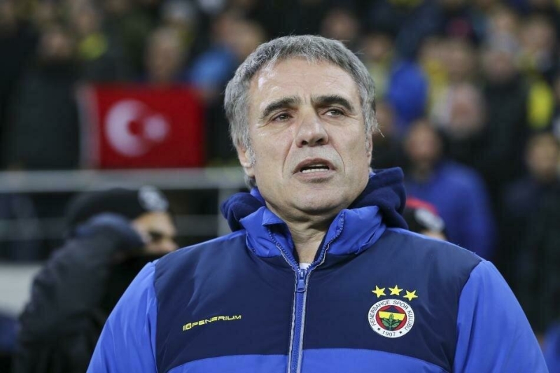 <p><b>'İNSANLAR BENİ TİYE ALIYOR'</b></p><p>Fenerbahçe'de çalıştığı dönemde çok sık kullandığı ifade olan 'Sivil Toplum Örgütü deyince beni insanlar tiye alıyor.' diye konuşan Ersun Yanal, Sivil Toplum örgütü toplumun sağlıklı kalması için çalışmalar yapmaktır. Bütün kademelerde yer alan sivil toplum örgütlerinin çocuklarımıza yatırım yapması gerekiyor. Sivil toplum örgütü konusunda yeterli sayıya sahip değiliz.</p>