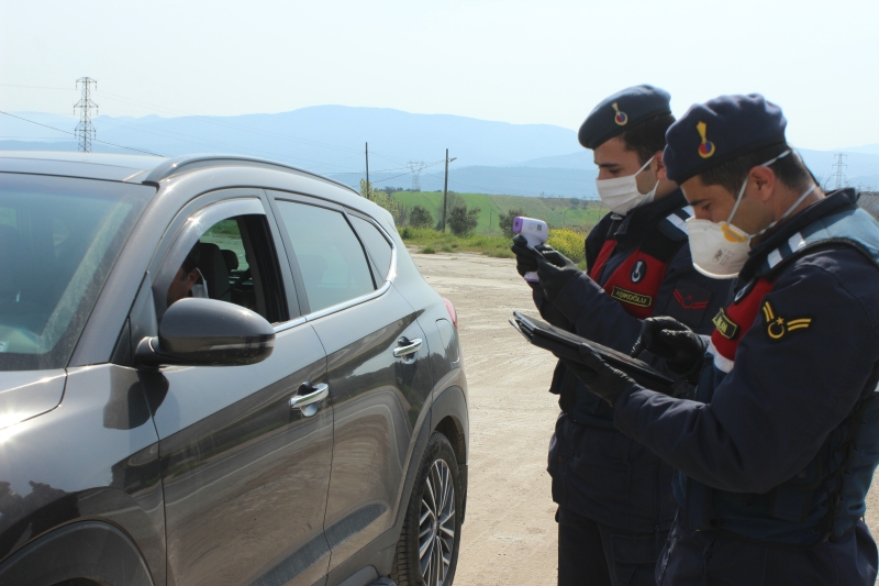<p>Evden çıkmaları sınırlandırılan 65 yaş ve üzeri vatandaşlar ile kronik rahatsızlığı bulunan vatandaşların seyahat edebilmeleri için düzenlenen Seyahat İzin Belgeleri, kısıtlı şehirlerden giriş ve çıkışlar için de geçerli olacak.</p>