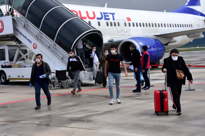 <p>KKTC'den getirilen 175 Türk vatandaşı Muş'ta yurda yerleştirildi</p>