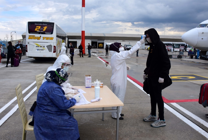 <p>KKTC'den getirilen 175 Türk vatandaşı Muş'ta yurda yerleştirildi</p>