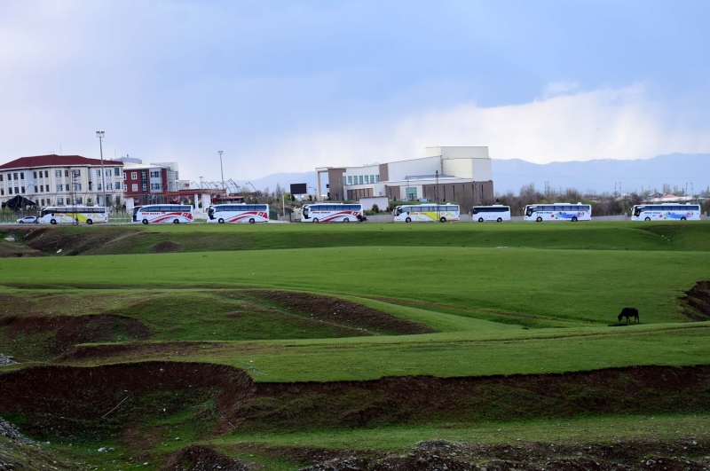 <p>Burada karanfillerle karşılanan 175 kişi, kayıtları yapılarak odalarına yerleştirildi.</p>