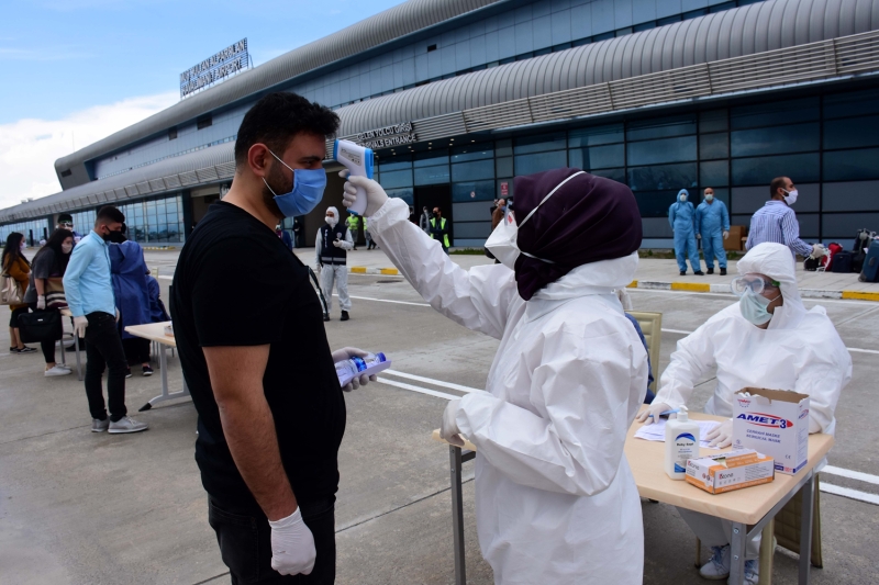 <p>KKTC'den getirilen 175 Türk vatandaşı Muş'ta yurda yerleştirildi</p>