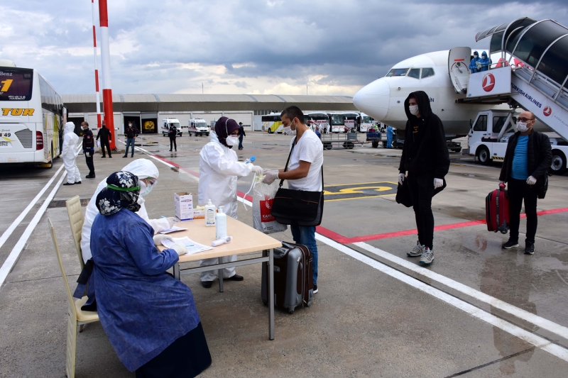 <p>KKTC'den getirilen 175 Türk vatandaşı Muş'ta yurda yerleştirildi</p>