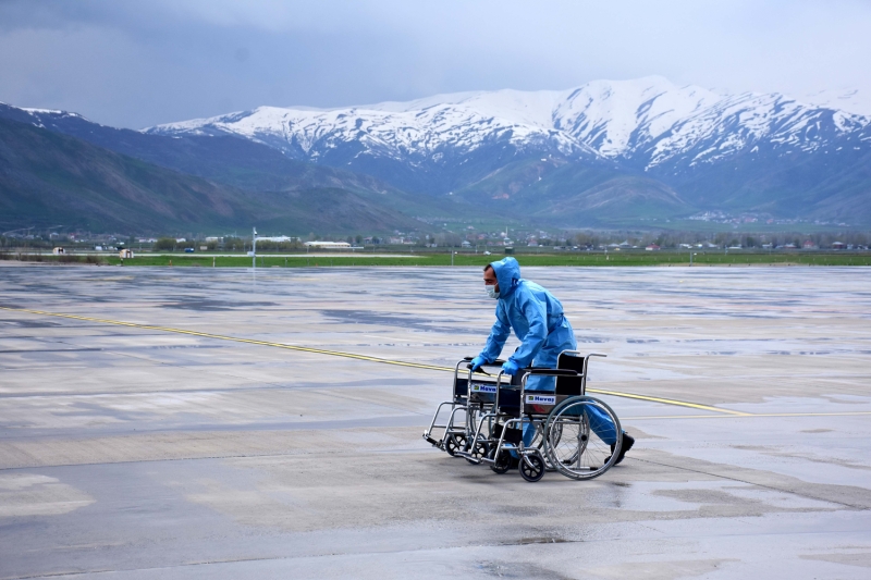 <p>KKTC'den getirilen 175 Türk vatandaşı Muş'ta yurda yerleştirildi</p>