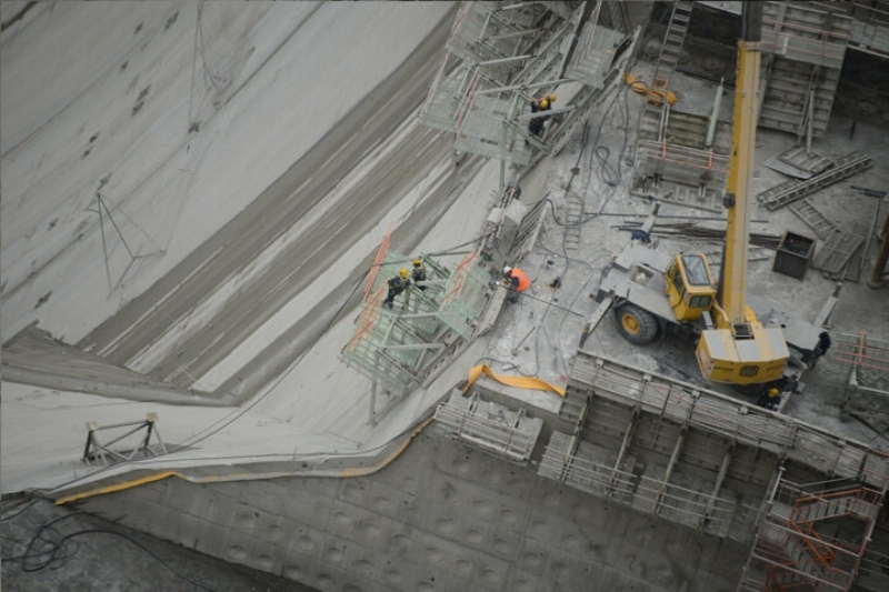 <p>Tarım ve Orman Bakanı Bekir Pakdemirli, 'Türkiye'nin vizyon projelerinden olan Yusufeli Barajı'nda yükseklik 200 metreye ulaştı.' ifadesini kullandı. Pakdemirli yazılı açıklamasında, barajın yerli ve milli kaynaklarla Türk mühendisleri tarafından Artvin'de yapıldığını anımsattı.</p>