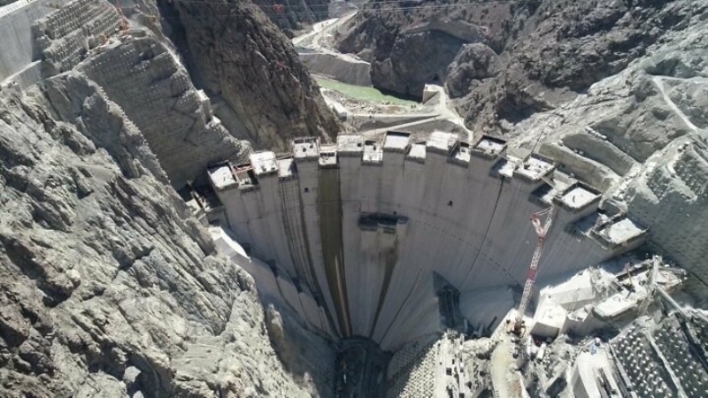 <p>Tarım ve Orman Bakanı Bekir Pakdemirli, 'Türkiye'nin vizyon projelerinden olan Yusufeli Barajı'nda yükseklik 200 metreye ulaştı.' ifadesini kullandı. Pakdemirli yazılı açıklamasında, barajın yerli ve milli kaynaklarla Türk mühendisleri tarafından Artvin'de yapıldığını anımsattı.<br></p>