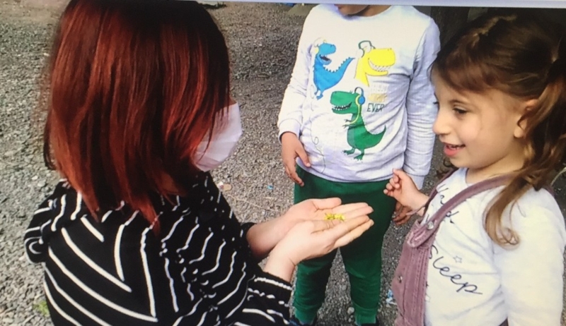 <p>Dinler, gerekli izinleri aldıktan sonra korona virüs testi yaptırıp çok özlediği çocuklarının yanına gitti.</p>