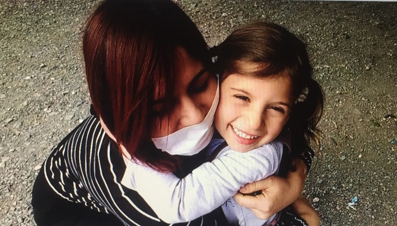 <p>Hemşire Şirin Dinler, bir aydan fazla sürede çocuklarını çok özlediği için izin alıp onların yanına gitmek istedi.</p>