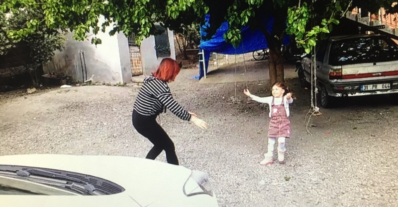 <p>Talha (7) ile Talya (4) isimli iki çocuğunu kocasıyla birlikte Hatay’ın Dörtyol ilçesindeki ailesinin yanına gönderen Dinler, o günden sonra da çocuklarını bir daha görmedi.</p>