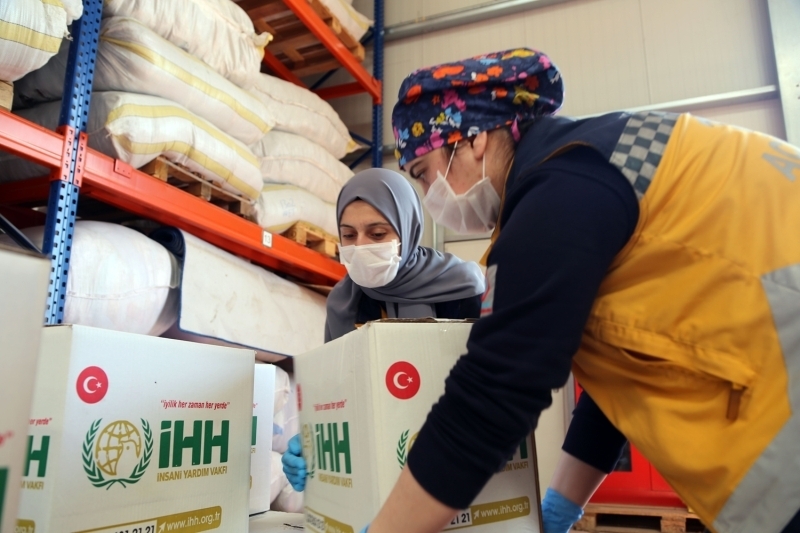 <p>Ellerinden geldi�ince ihtiya� sahiplerine ula�maya gayret ettiklerini dile getiren G�ney, ��yle devam etti:</p>