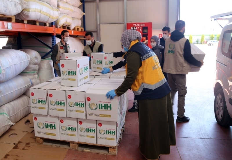 <p>Acil T�p Teknisyeni (ATT) Medine G�ney ise n�betlerinde tespit ettikleri ihtiya� sahibi ailelerin evine tekrar gittiklerinde insanlar�n kendilerini �a�k�nl�kla kar��lad���n� kaydetti.</p>