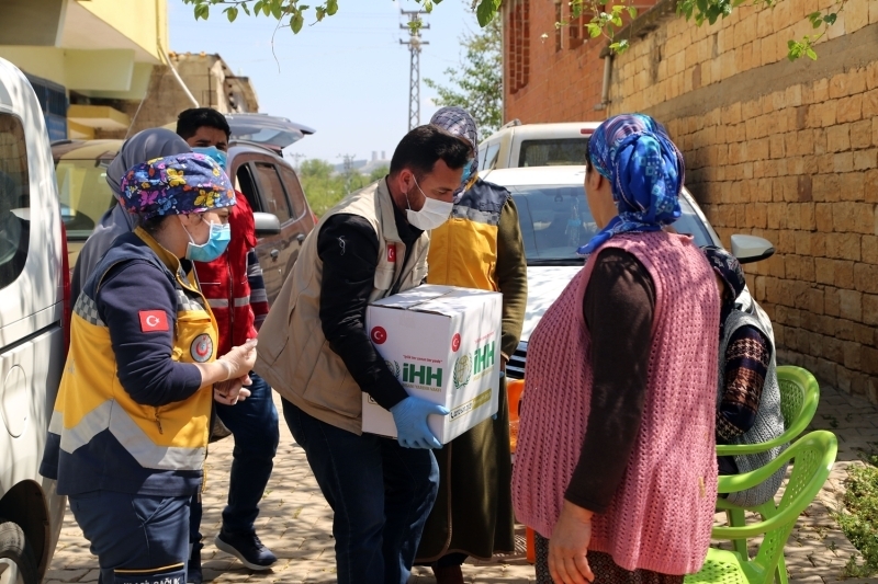 <p>�l Ambulans Servisi Ba�hekimi Meryem K�se ise yakla��k 2 y�l �nce 112 Acil Servis personelince ba�lat�lan bu iyilik hareketiyle �ok say�da ihtiya� sahibine ula�t�klar�n� belirtti.</p>