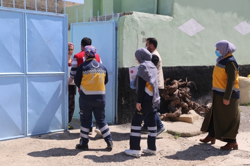 <p>T�rk K�z�lay Kilis �ube Ba�kan� Adnan Erdo�an da 112 Acil Servis �al��anlar�n�n kendilerini aray�p destek talebinde bulundu�unda �ok �a��rd�klar�n� ifade ederek,</p>